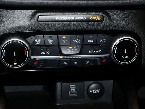 Certified 2022 Ford Escape Titanium w/ Class II Trailer Tow Package image 34