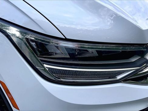 Used 2022 Volkswagen Tiguan SE AWD/4WD image 26