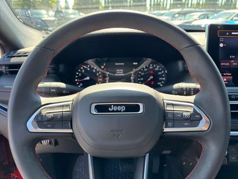 Used 2025 Jeep Compass Trailhawk AWD/4WD image 27
