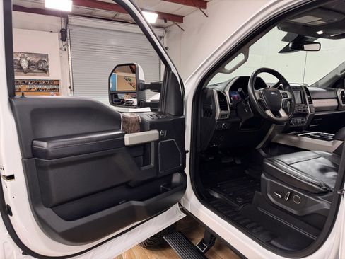 Used 2019 Ford F250 Lariat w/ Lariat Ultimate Package image 12