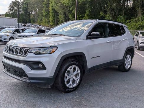 Used 2024 Jeep Compass Latitude AWD/4WD image 8