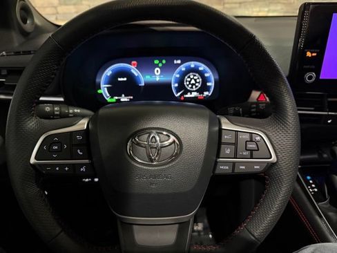 Used 2025 Toyota Sienna XSE w/ XSE Plus Package AWD/4WD image 15