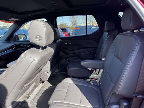 Used 2023 Chevrolet Traverse RS AWD/4WD image 9