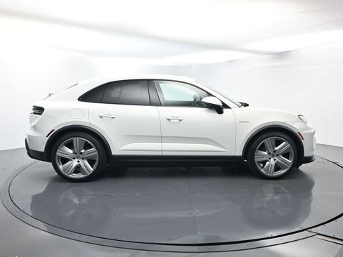 Certified 2025 Porsche Macan 4 Electric image 16