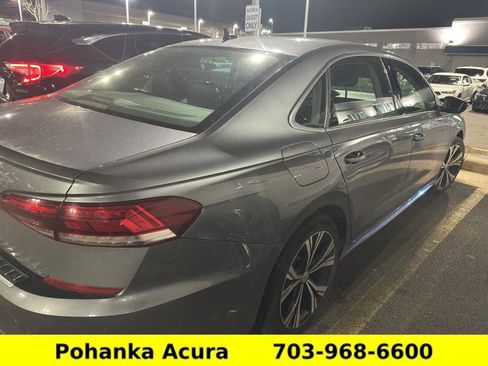 Used 2021 Volkswagen Passat 2.0T SE image 3