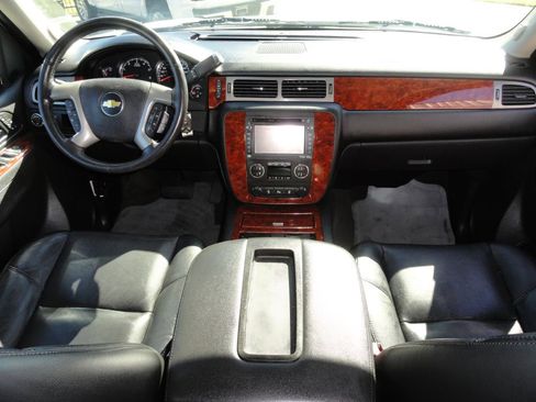 Used 2013 Chevrolet Suburban LTZ image 6
