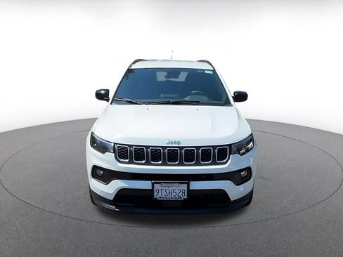 Used 2025 Jeep Compass Latitude AWD/4WD image 7
