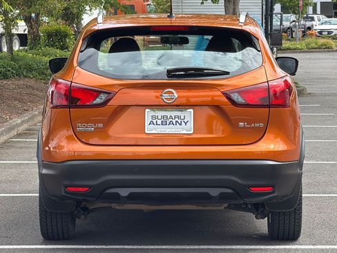 Used 2017 Nissan Rogue Sport SL AWD/4WD image 5