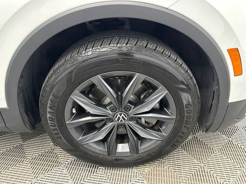 Used 2023 Volkswagen Tiguan SE FWD image 13
