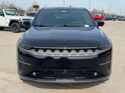 Used 2024 Jeep Wagoneer Launch Edition image 2