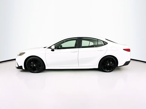 Used 2025 Toyota Camry SE FWD image 4