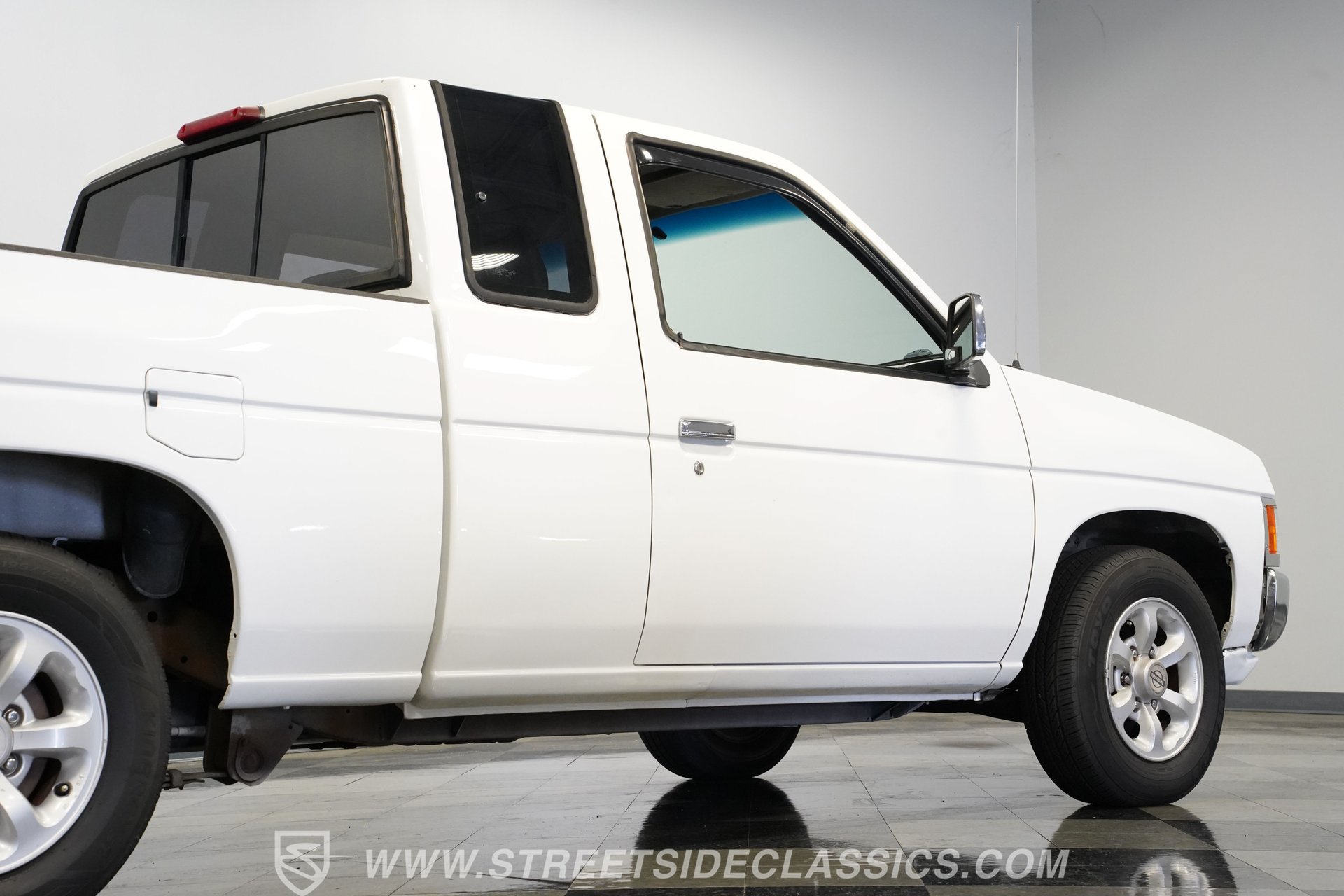 Used 1996 Nissan Pickup 2WD King Cab image 29