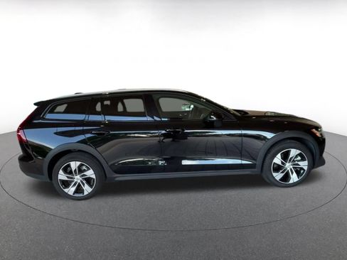 Used 2025 Volvo V60 B5 Cross Country Plus AWD/4WD image 13