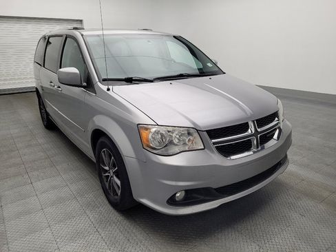 Used 2017 Dodge Grand Caravan SXT image 13
