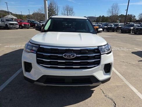 Used 2025 Ford Explorer Active image 2