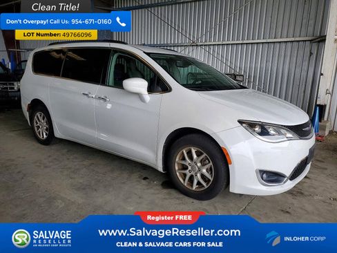 Used 2020 Chrysler Pacifica Touring FWD image 5