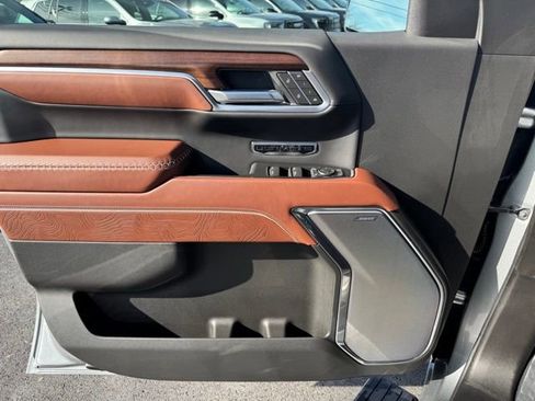 Used 2025 GMC Sierra 1500 Denali Ultimate image 13