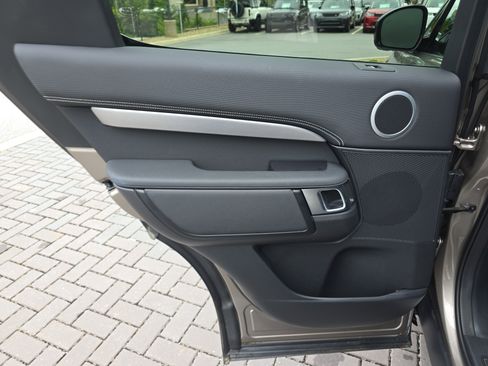 Certified 2025 Land Rover Discovery Dynamic SE image 15