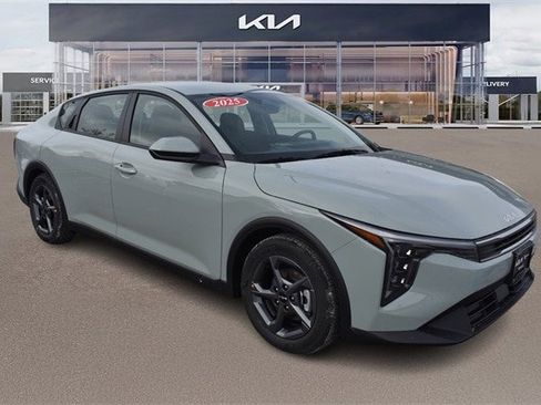 New 2025 Kia K4 LXS image 10