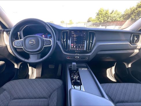 Used 2023 Volvo XC60 B5 Core AWD/4WD image 18