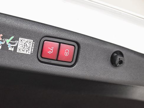 Used 2025 Mercedes-Benz E 350 4MATIC Sedan image 35