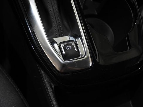Used 2025 Chevrolet Trax LT FWD image 23
