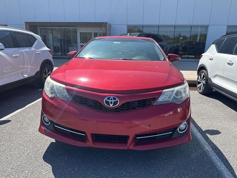 Used 2014 Toyota Camry SE image 9