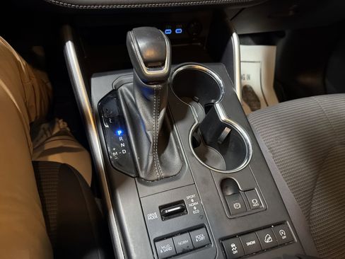 Used 2022 Toyota Highlander LE image 23