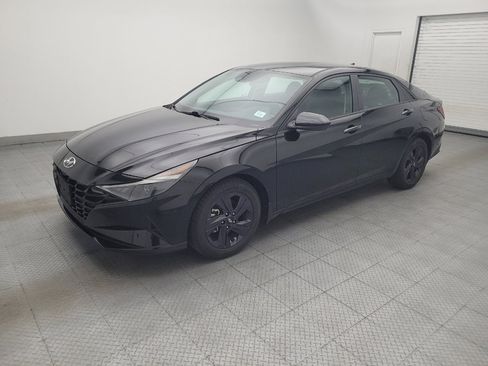 Used 2023 Hyundai Elantra SEL FWD image 2