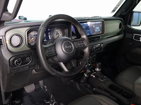 Used 2024 Jeep Gladiator Mojave AWD/4WD image 7
