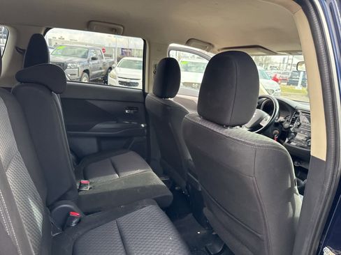 Used 2015 Mitsubishi Outlander ES image 24