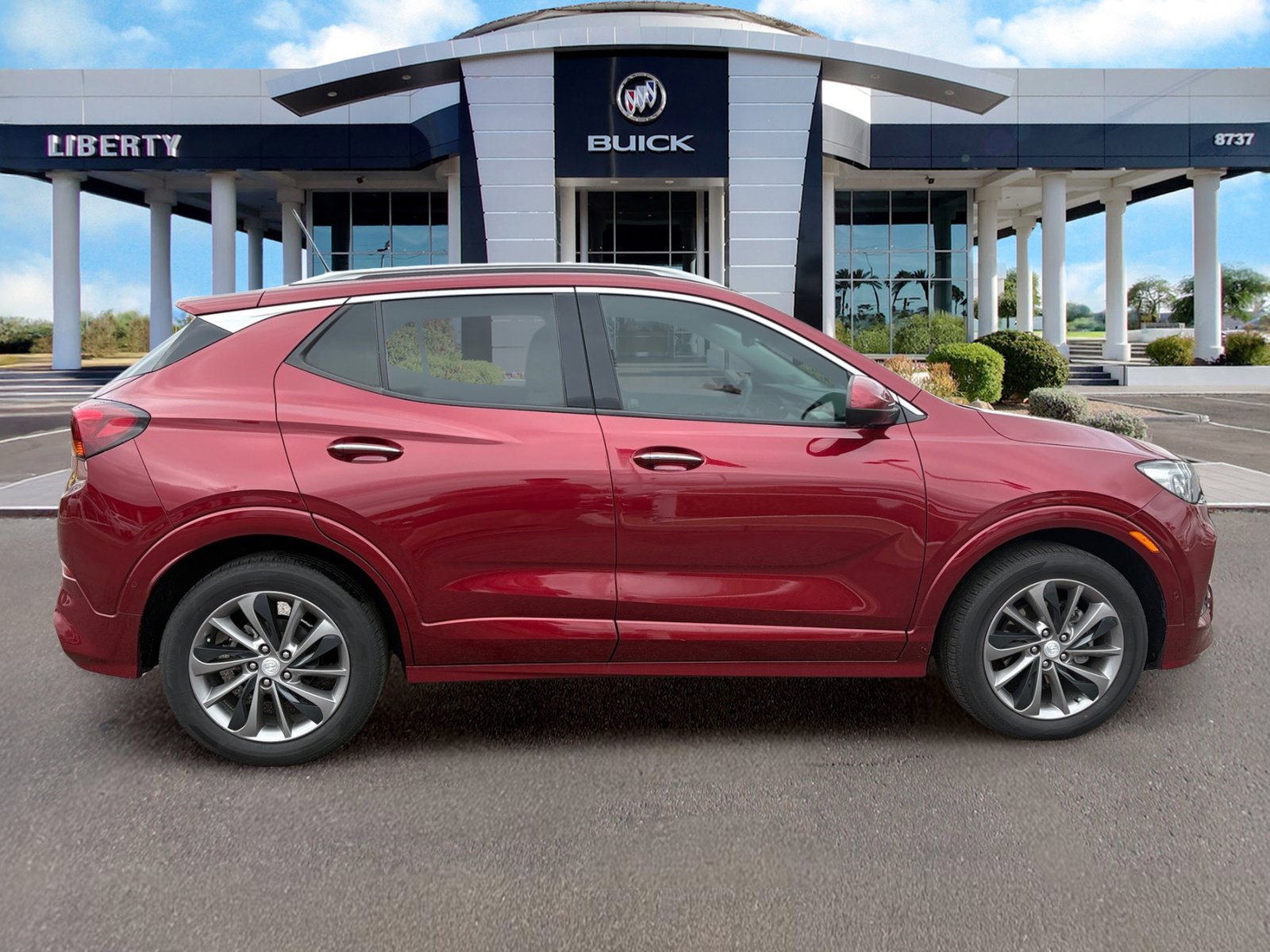 Used 2022 Buick Encore GX Essence w/ Advanced Technology Package FWD image 2