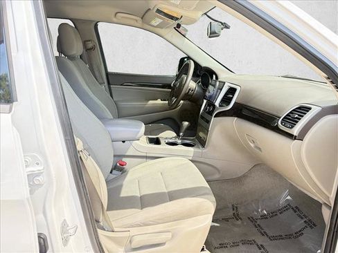 Used 2013 Jeep Grand Cherokee Laredo w/ Laredo E Group AWD/4WD image 16