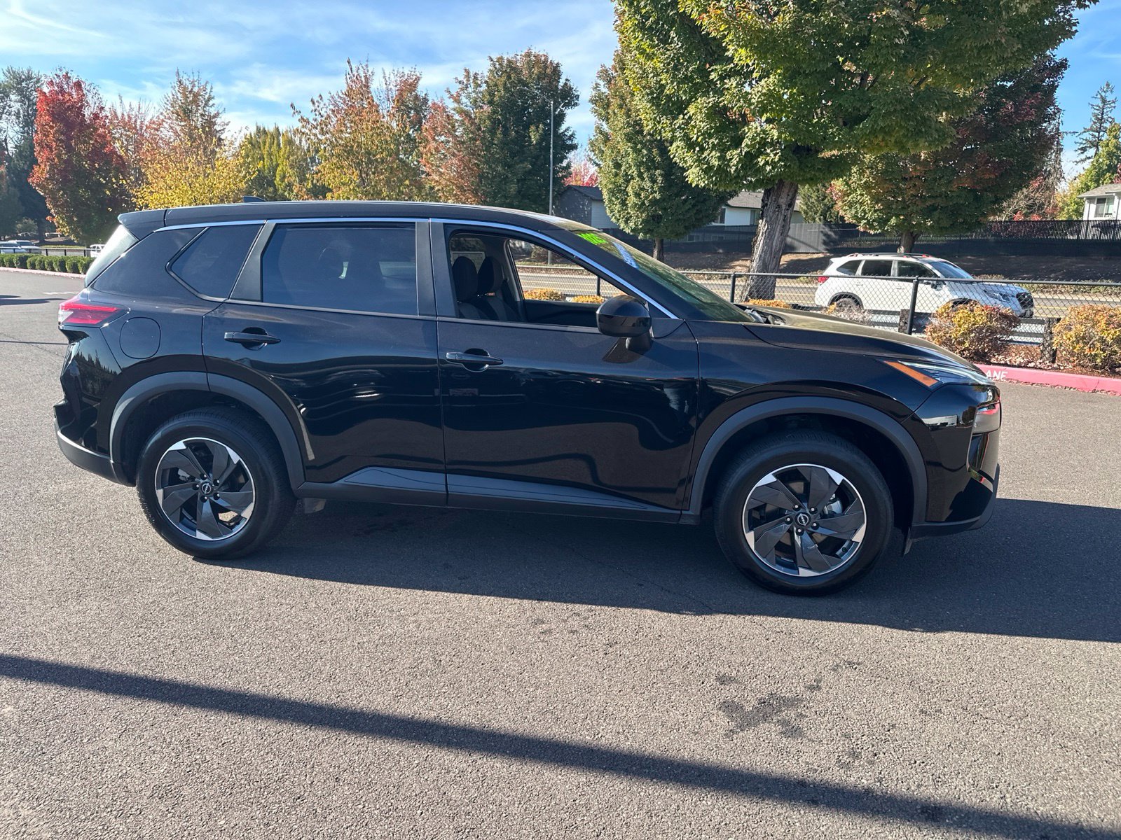 Certified 2025 Nissan Rogue SV AWD/4WD image 4