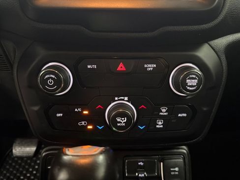 Used 2018 Jeep Renegade Trailhawk AWD/4WD image 13
