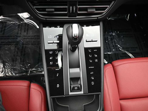 New 2026 Porsche Macan AWD/4WD image 15