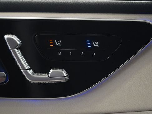 Used 2025 Mercedes-Benz C 300 4MATIC Sedan image 28