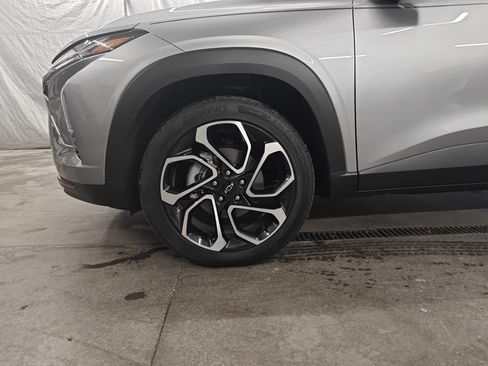 Certified 2026 Chevrolet Trax RS w/ Sunroof Package FWD image 12