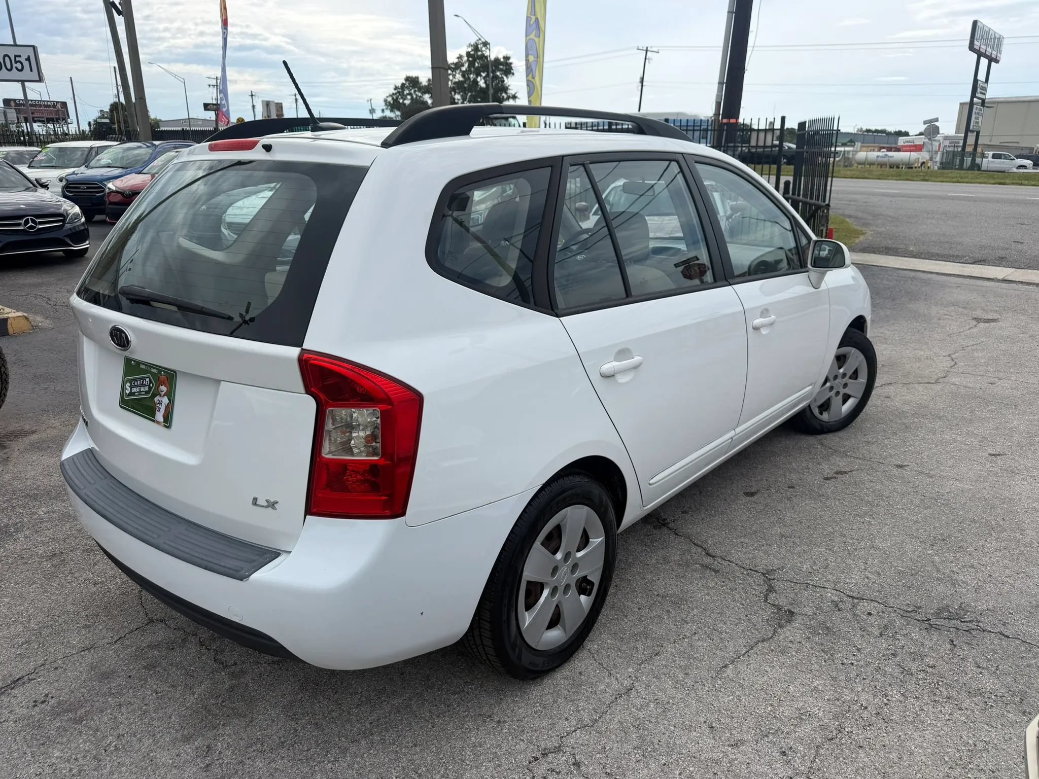 Used 2009 Kia Rondo LX FWD image 4