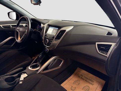 Used 2017 Hyundai Veloster Value Edition image 30