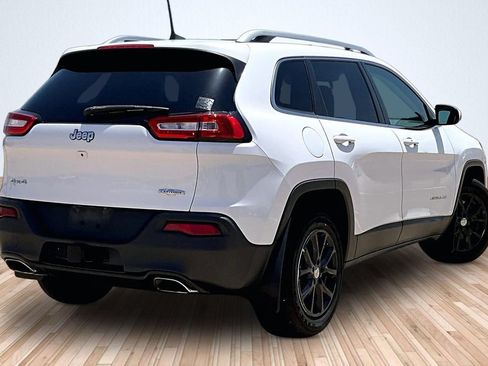 Used 2018 Jeep Cherokee Latitude Plus w/ Cold Weather Group AWD/4WD image 2