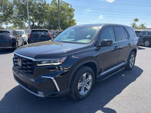 Used 2025 Honda Pilot EX-L image 3
