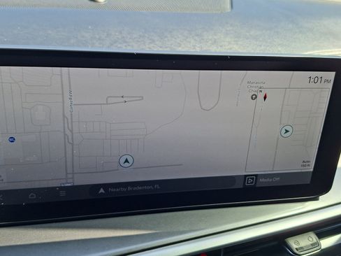 Used 2024 Kia Sorento S w/ Panoramic Sunroof Package image 14