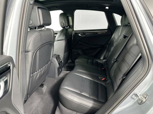 Certified 2025 Porsche Macan image 27