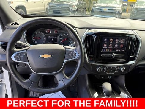 Used 2022 Chevrolet Traverse LT FWD image 18