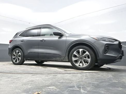 Used 2024 Ford Escape Platinum image 29