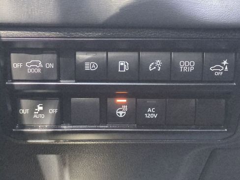 Used 2023 Toyota Sequoia Platinum image 18