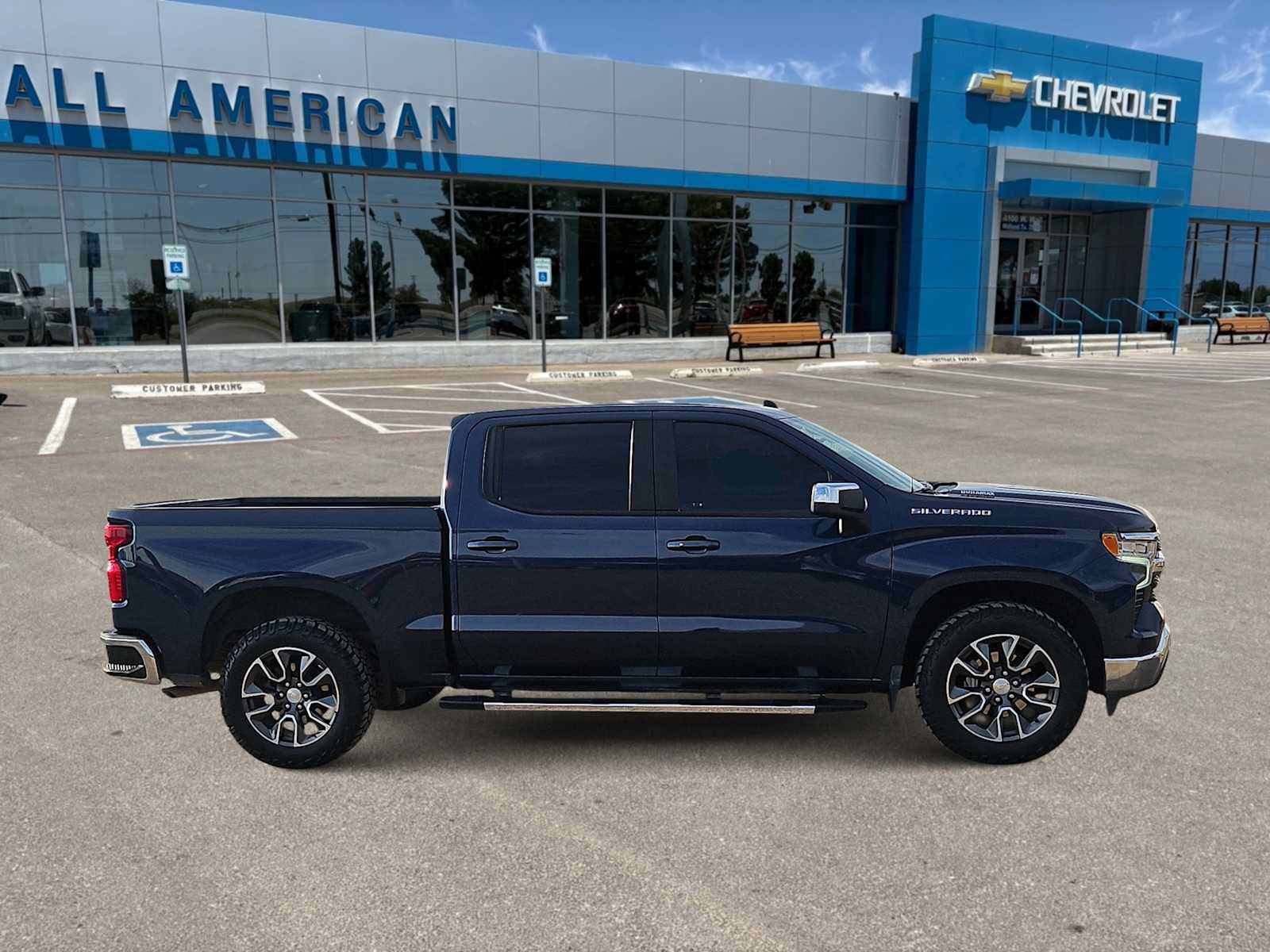 Used 2023 Chevrolet Silverado 1500 LT RWD image 9