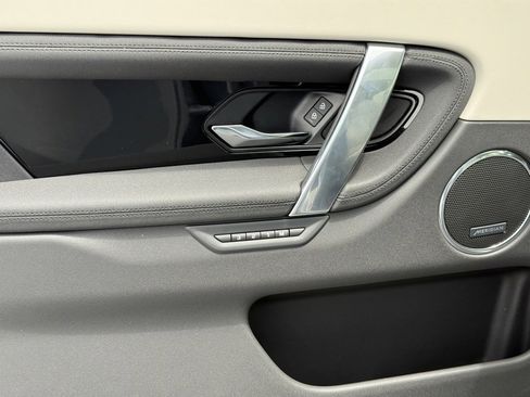 New 2025 Land Rover Discovery Sport S image 10