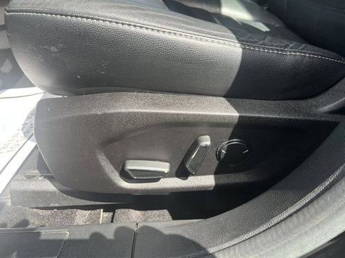 Used 2017 Ford Fusion SE w/ Fusion SE Technology Package image 20